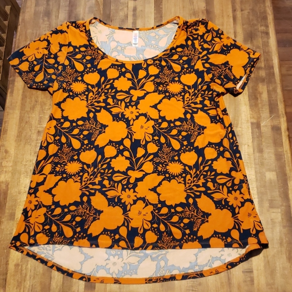 Large LuLaRoe Classic T